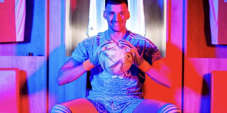 Con un homenaje a la Selección Argentina, Ajax presentó a Rulli