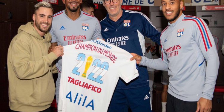 Tagliafico fue recibido en Francia tras consagrarse con la Selección Argentina