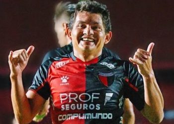 Es el cumple del Pulga y los hinchas de Colón lo saludaron