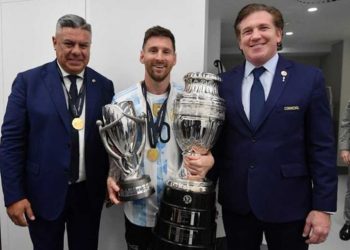 «Le pedí que venga a jugar la Libertadores», reveló el presidente de la Conmebol sobre su charla con Messi