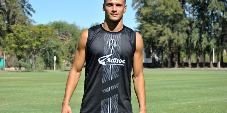 Central Córdoba oficializó el arribo de Brian Farioli