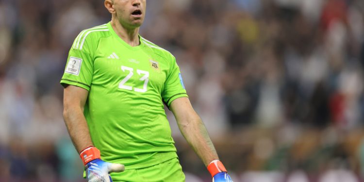 FIFA analiza cambiar las reglas en los penales tras las polémicas que surgieron por Emiliano Martínez