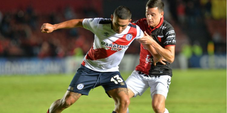 El ex Colón Fernando Zuqui, con el futuro en el aire