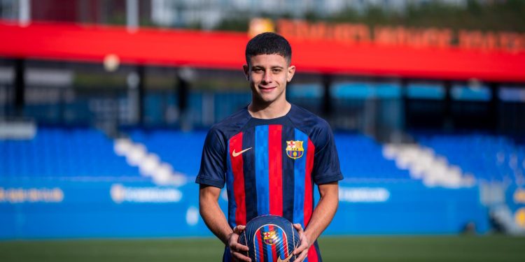 Barcelona B presentó a Lucas Román, juvenil de Ferro