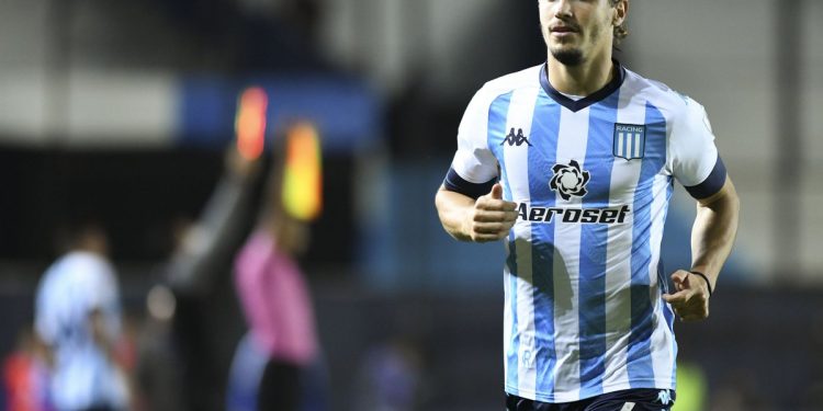 Unión define la llegada del defensor Lucas Orbán