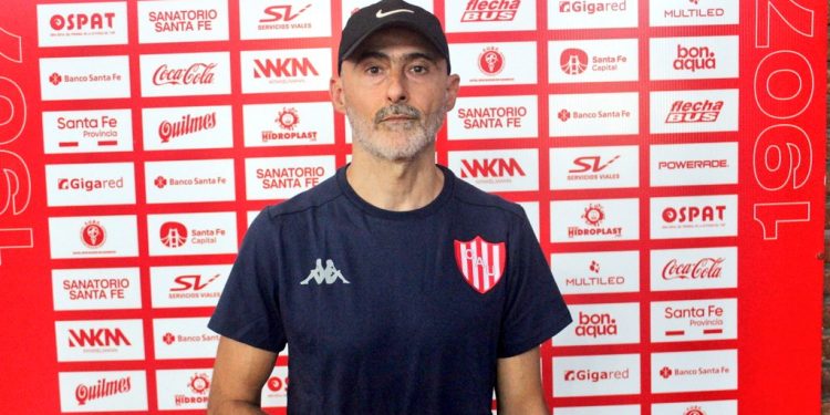 Gabriel Piccato asumió como DT de Unión