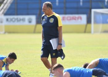 Central insiste en sumar un jugador de Colón por pedido de Russo