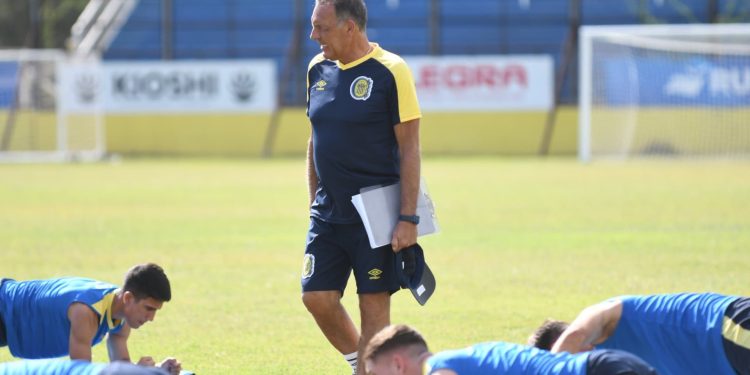 Central insiste en sumar un jugador de Colón por pedido de Russo