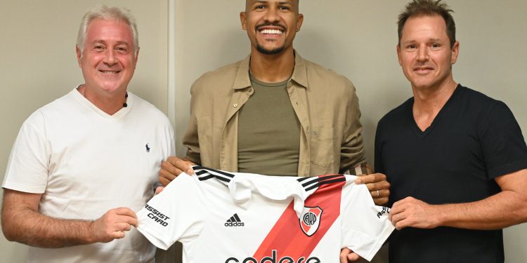 River presentó a Salomón Rondón