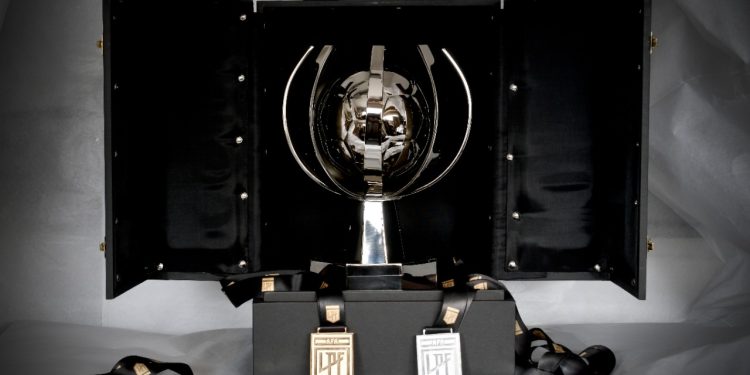 Se presentó el trofeo de la Supercopa Internacional que disputaran Boca y Racing