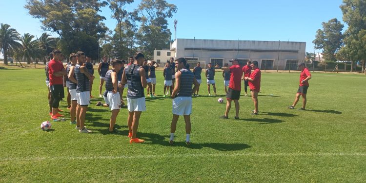 El plantel de Colón ya trabaja en Uruguay