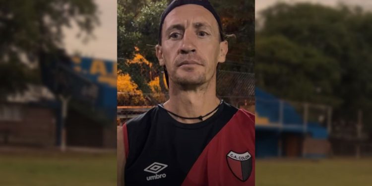 En su primera pretemporada como DT, el Polaco Bastía sigue vistiendo la de Colón