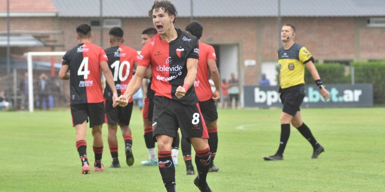 Aaron Martínez tras el triunfo en Reserva: «Salimos a defender esta camiseta, que es lo que más queremos»