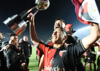 Cumple 32 el «Peti» Aliendro, la representación del hincha de Colón dentro de la cancha