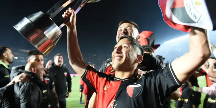 Cumple 32 el «Peti» Aliendro, la representación del hincha de Colón dentro de la cancha