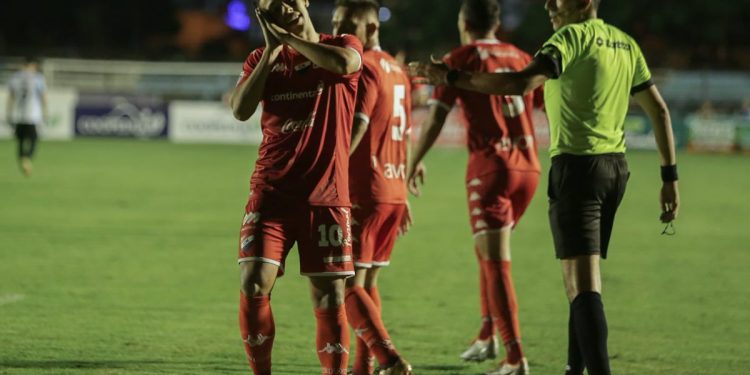 Carlos Arrúa, el «10» que le interesa a Colón y al que en Paraguay llaman «La Joya»
