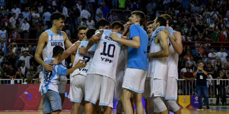 Argentina venció a Canadá y quedó a un paso del Mundial de básquet