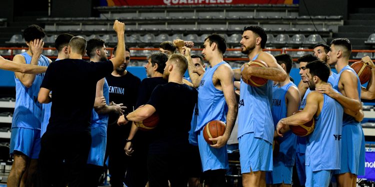 Argentina se enfrenta a Canadá en busca de la clasificación al Mundial de Básquet
