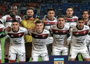 Saralegui, cuestionado por el hincha de Colón en las redes