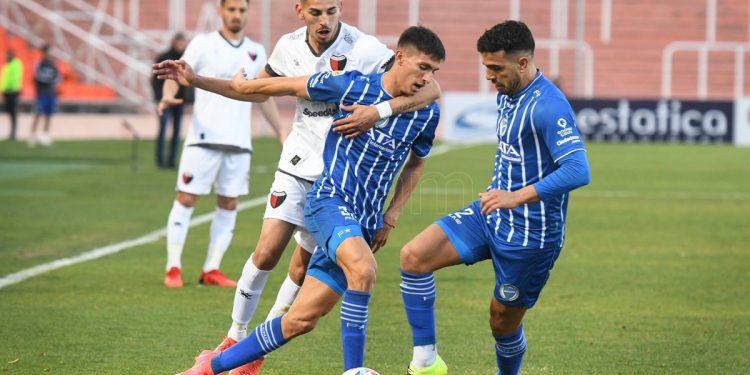 Saralegui haría cirugía mayor en el mediocampo de Colón para recibir a Sarmiento
