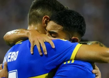 Boca, con uno menos, le ganó a Vélez que se quedó sin DT