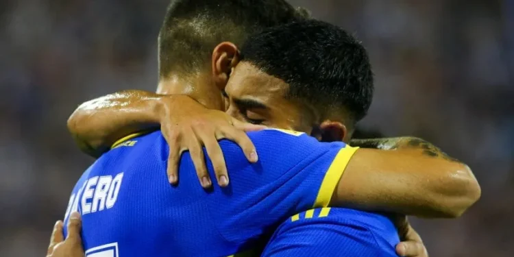 Boca, con uno menos, le ganó a Vélez que se quedó sin DT