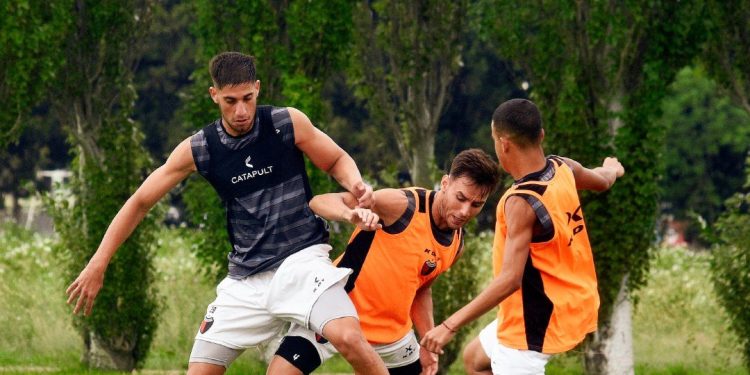 El once que ensayó Pipo Gorosito en su primer entrenamiento en Colón