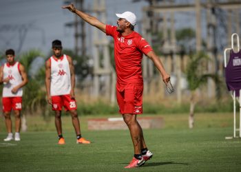Mientras Munúa almuerza con el plantel, hay quienes piensan en dar un paso al costado?