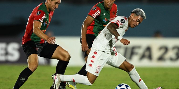 Antes de visitar a Colón, Huracán debutó en la Libertadores con un empate