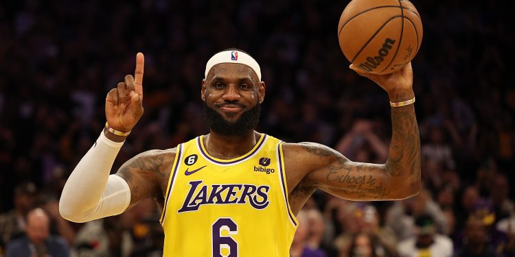 LeBron James se convirtió en el máximo anotador de la NBA