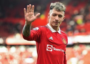El gran gesto que tuvo Lisandro Martínez con los pequeños hinchas del United