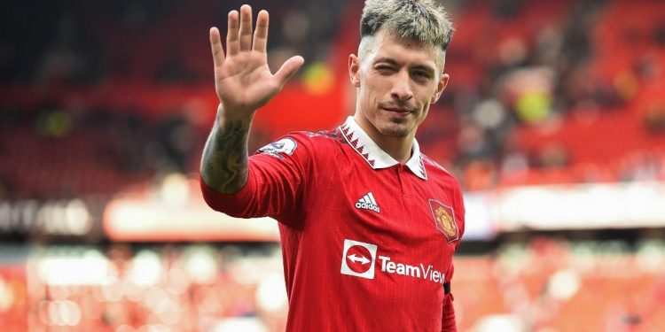El gran gesto que tuvo Lisandro Martínez con los pequeños hinchas del United