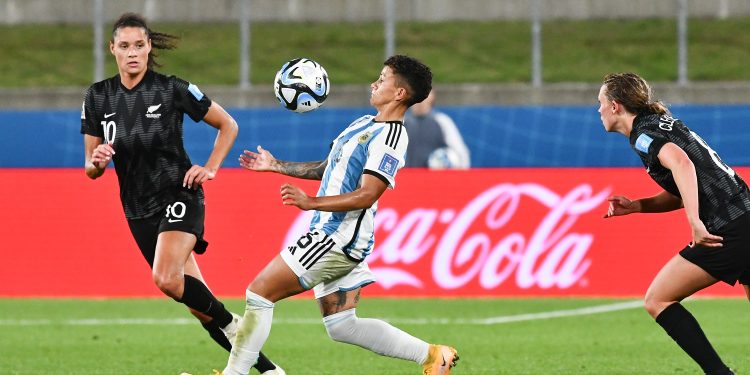 Lorena Benítez destacó el apoyo de la hinchada argentina al seleccionado femenino