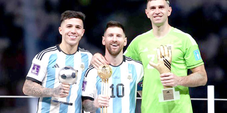 Tres argentinos son candidatos a integrar el «11 ideal» de FIFPRO