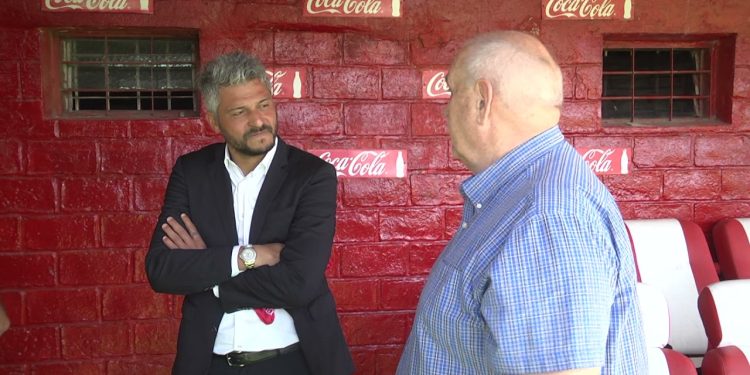 Mientras Munúa prepara el partido con Estudiantes, los dirigentes…