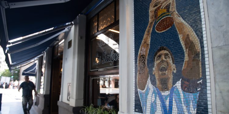 Messi tiene un nuevo y novedoso mural alzando la Copa del Mundo