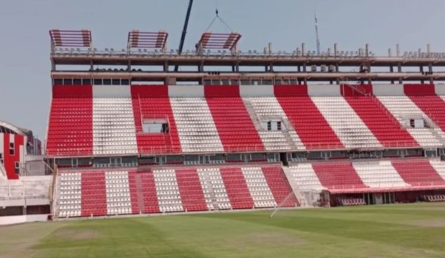 En el estadio de Unión se inició el montaje del techo de los palcos altos