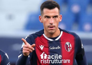 ¿Unión no se baja de la chance de sumar un defensor?