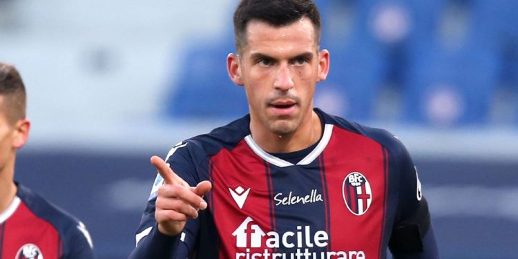 ¿Unión no se baja de la chance de sumar un defensor?