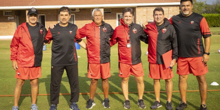 Colón presentó el cuerpo técnico de Pipo Gorosito