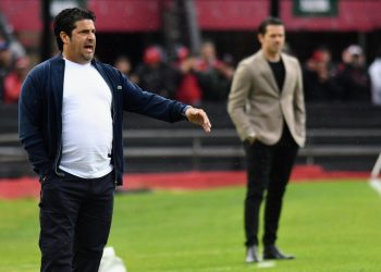 Colón y el DT: ¿Pueden surgir novedades con Saralegui?