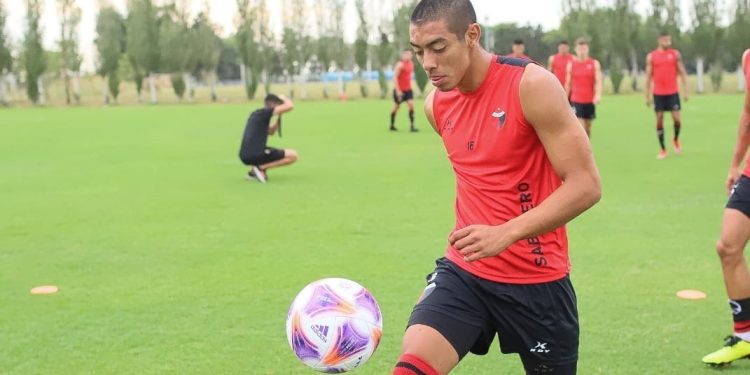 Saralegui recuperaría a Troncoso para el duelo ante Sarmiento