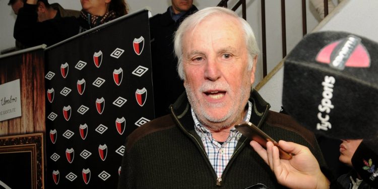 Luego de la derrota ante Sarmiento, Vignatti pasó un mal momento en el estadio