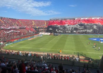 River y Racing permitirán a sus hinchas ingresar agua a los estadios: ¿Lo imitará Colón ante Newells?