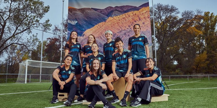 Se presentó la camiseta que utilizará Argentina en el Mundial de Fútbol Femenino