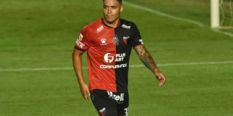 Brian Fernández no está lesionado y aguarda expectante su chance