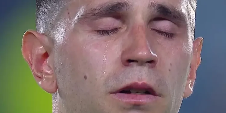 Emocionante: El llanto del Dibu en pleno himno