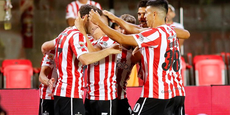 El Estudiantes de Domínguez goleó a Newells y se recuperó tras la derrota en el clásico