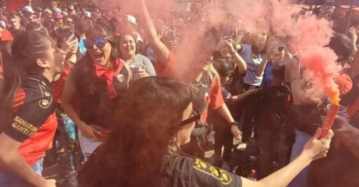 Colón saludó a las mujeres que sienten y comparten el amor por estos colores