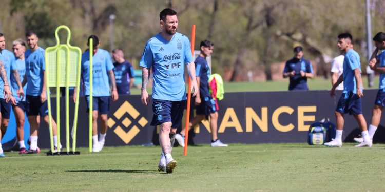 La Selección entrenó en Ezeiza y se prepara para viajar a Paraguay para el homenaje de la Conmebol